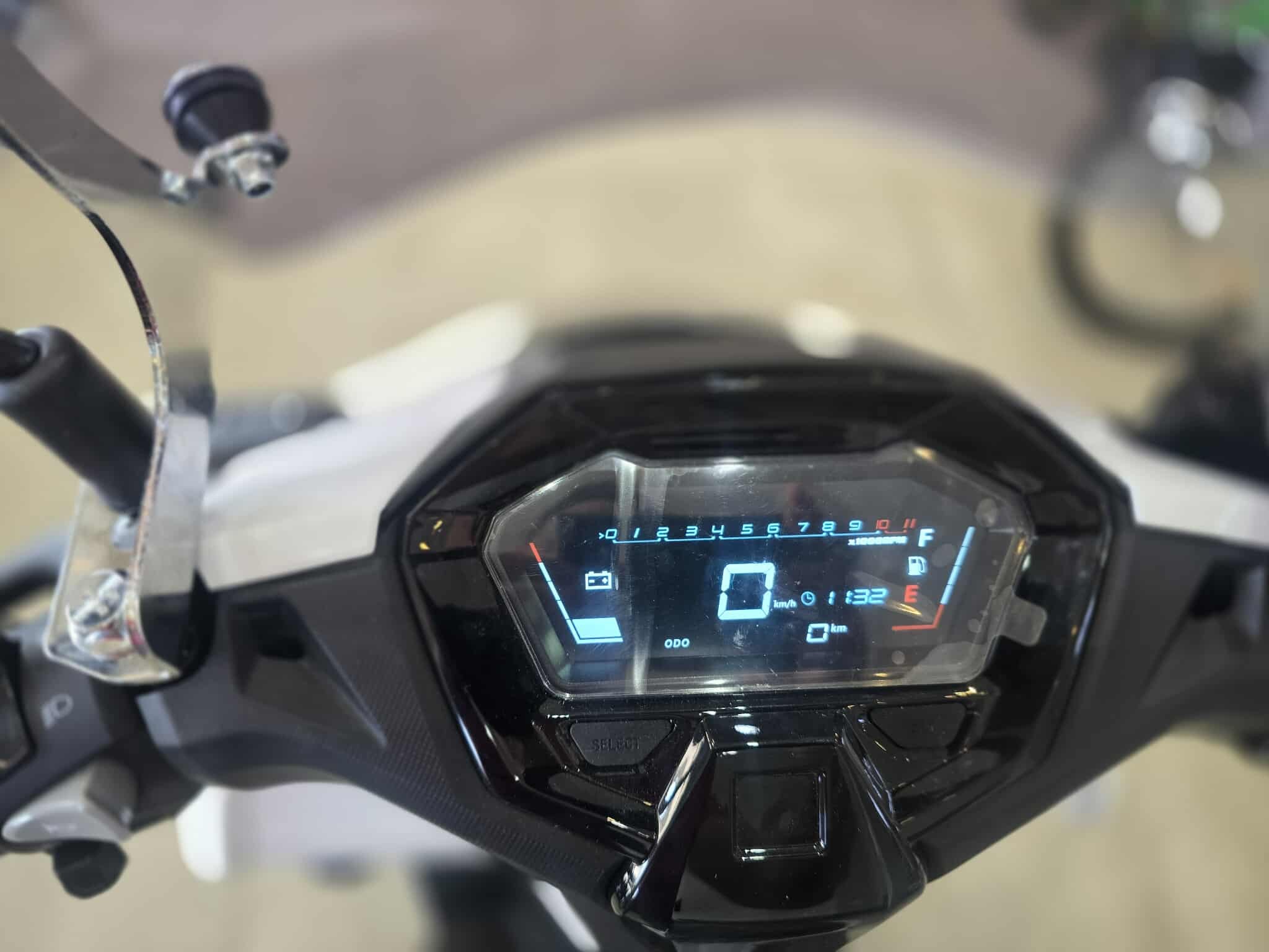 Vue 4 - SCOOTER SLC AZUR 125