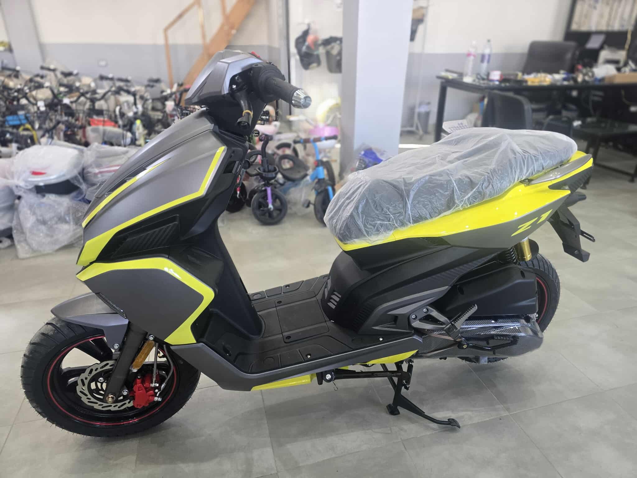 Vue 2 - Scooter PHANTOM Z1 125