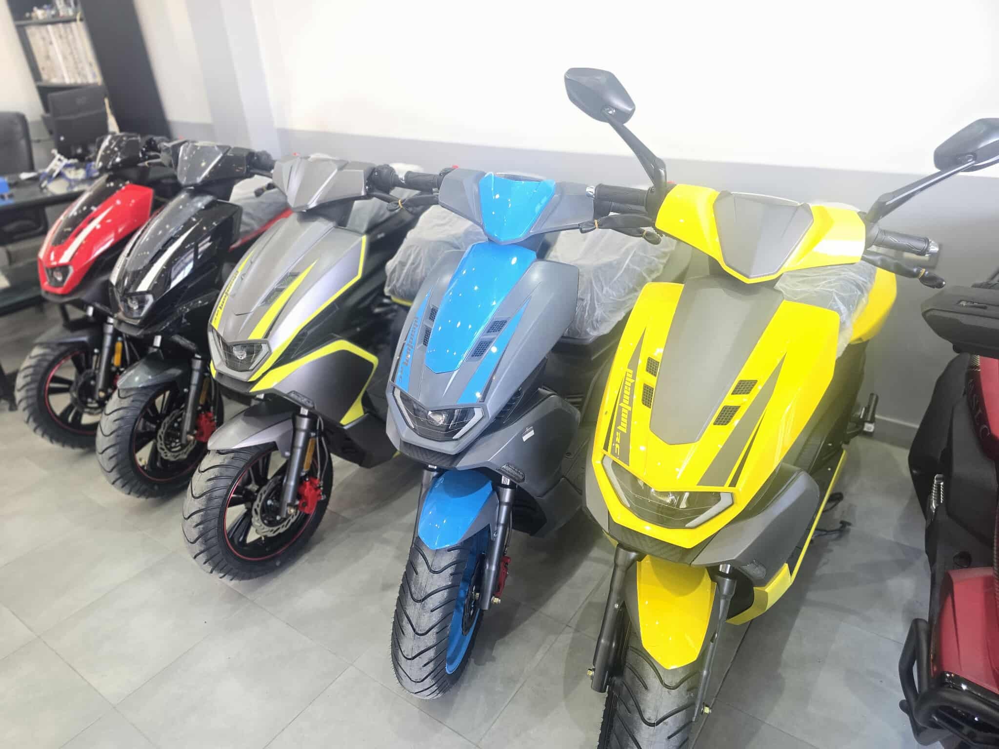 Vue 6 - Scooter PHANTOM Z1 125